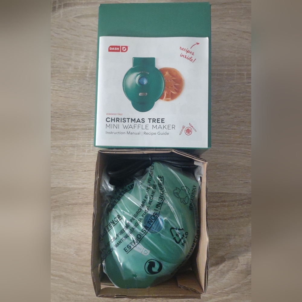 Dash Mini Christmas Tree Waffle Maker